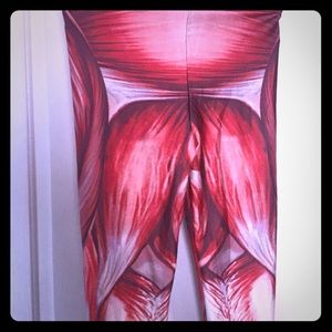 Muscle leggings show off what’s inside you 💪
